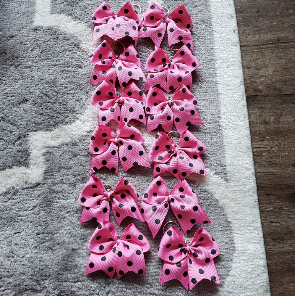 Polka dot cheer bow keychain🎀🎀